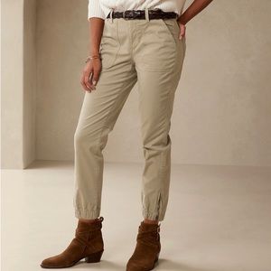 Banana Republic Khaki Jogger Pants - size 4S